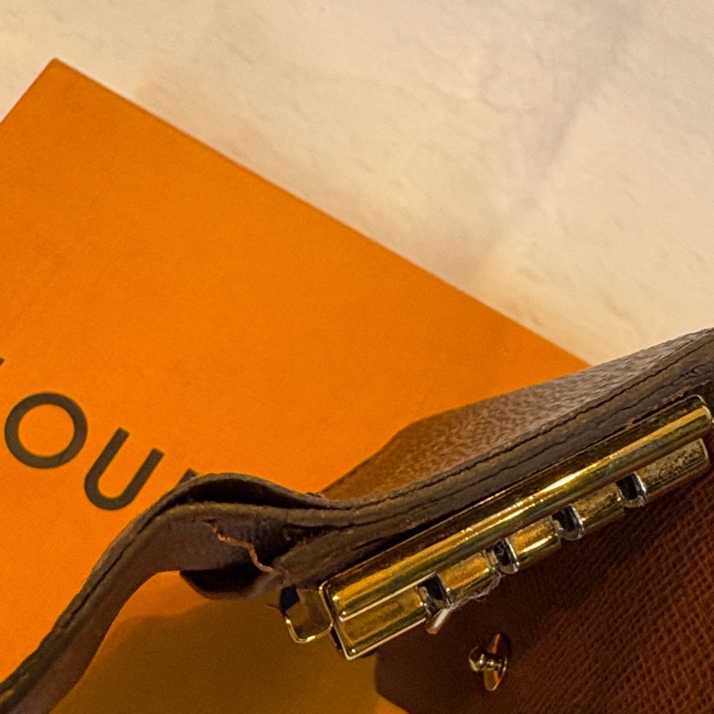Louis Vuitton Authentic Monogram Canvas Key Case - Picture 4 of 9